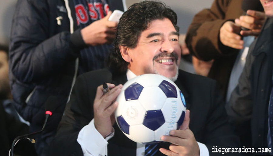 Maradona autografa i palloniMaradona autografa i palloni