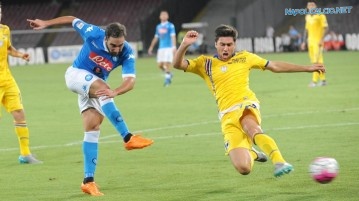 Higuain segna in Napoli-Samp 2-2