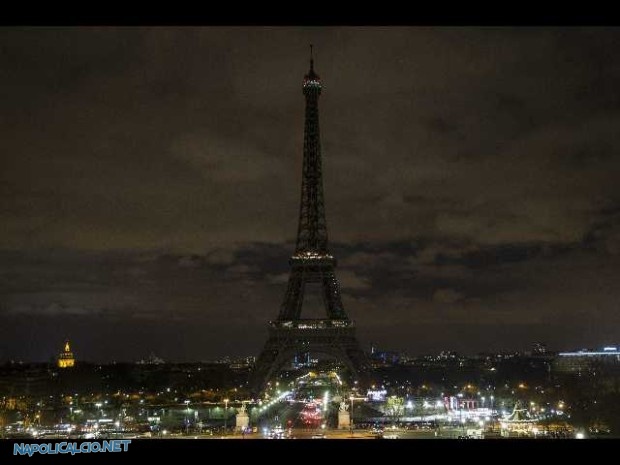 Tour Eiffel spenta in segno di lutto
