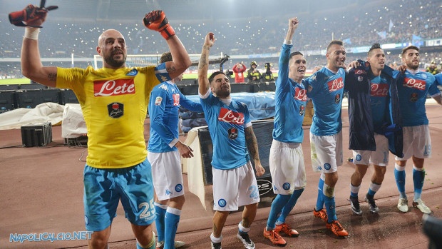 Napoli-Inter, il saluto degli azzurri ai tifosi